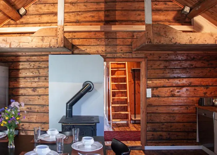 Authentic Located Close To Reinebringen Lofoten Semesterbostad Reine