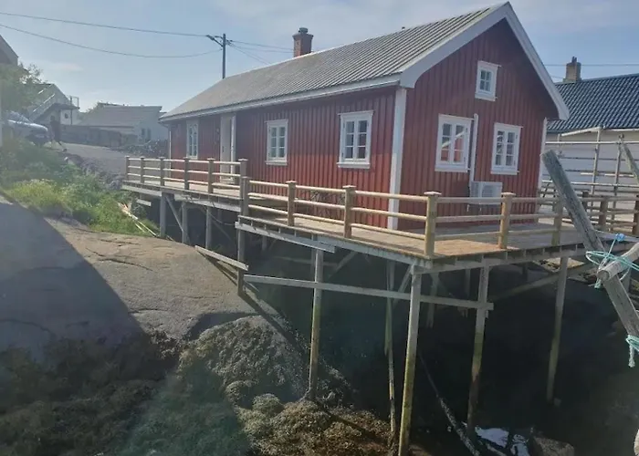 Semesterbostad Authentic Located Close To Reinebringen Lofoten Reine